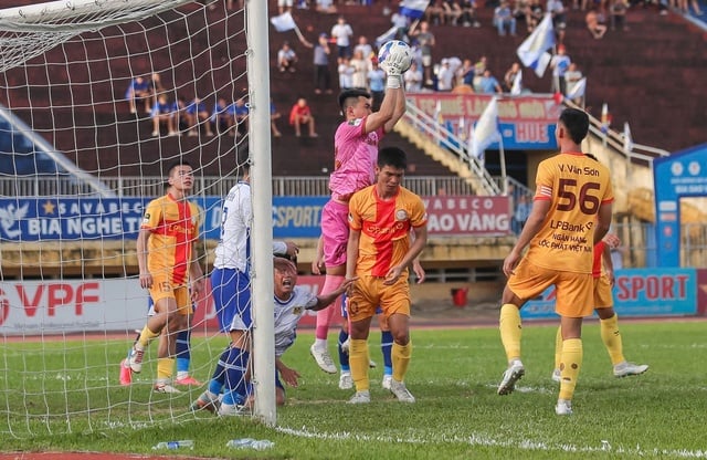 TP.HCM có 4 đội đá hạng nhất, nhưng suất lên V-League nhiều khả năng thuộc về...- Ảnh 2.