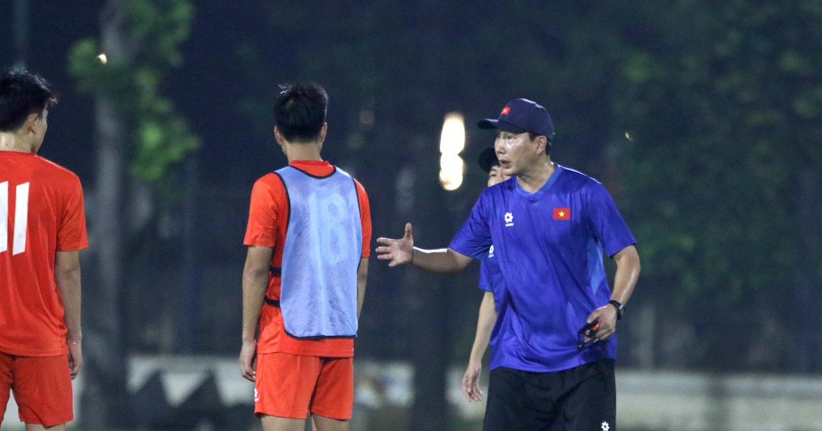 U.23 វៀតណាម​បាន​ភ្លក់​រសជាតិ 'ជំនាញ' ស្ទះ​ចរាចរណ៍​នៅ​ហ្សាកាតា តើ​គ្រូ​បង្វឹក Kim Sang-sik ធ្វើ​អ្វី​នៅ​ថ្ងៃ​ទី ១៥ ខែ​កក្កដា?