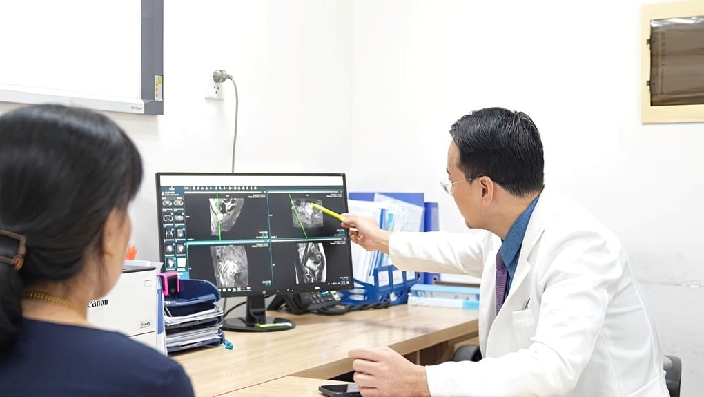 Vinmec Central Park giành lại sự sống cho bệnh nhân có khối u buồng trứng to - 1