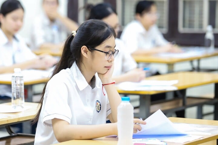 كيفية حساب معدل التخرج من المدرسة الثانوية في عام 2025