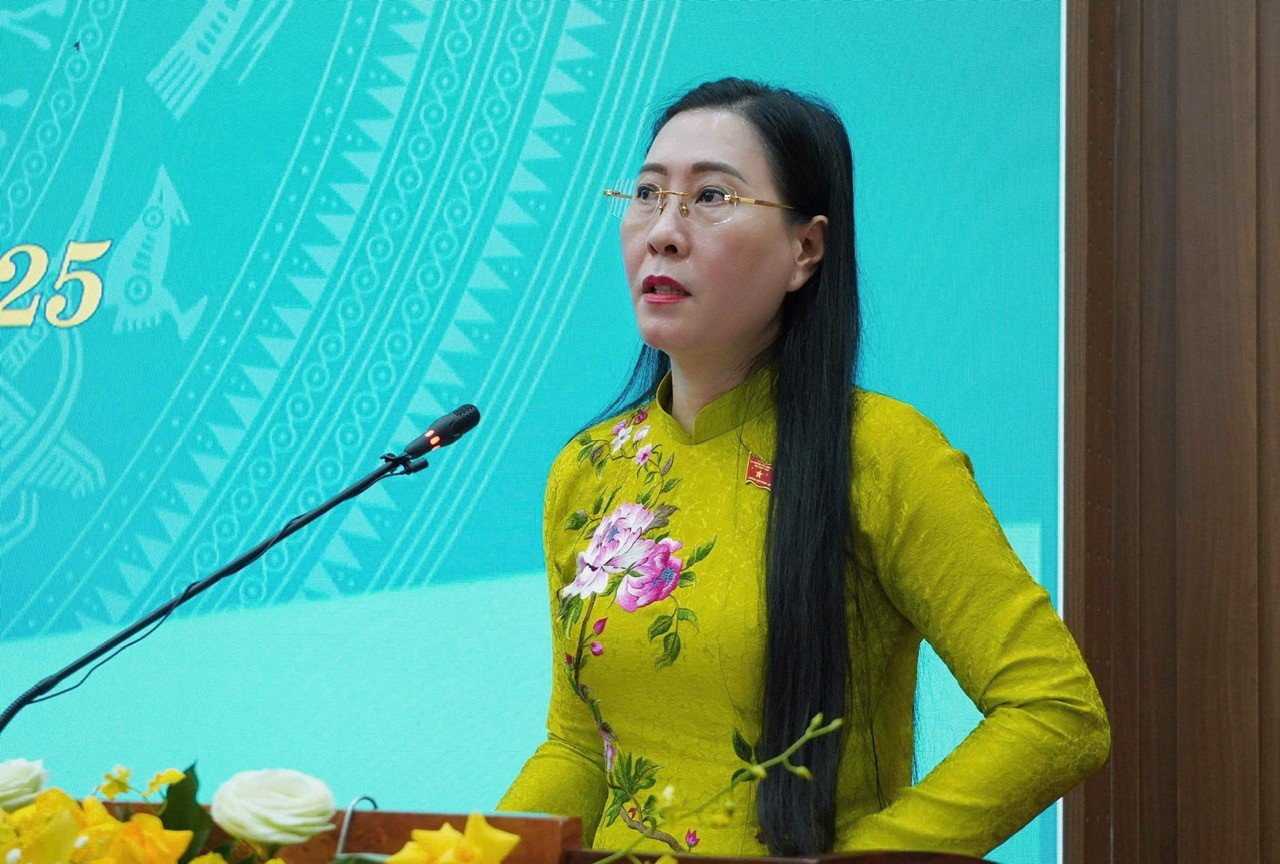 Ủy viên Ban Chấp hành Trung ương Đảng, Bí thư Tỉnh ủy Bùi Thị Quỳnh Vân phát biểu chỉ đạo Kỳ họp