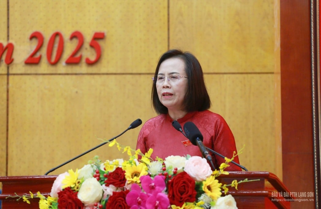 Đồng chí Đoàn Thị Hậu, Phó Bí thư Thường trực Tỉnh ủy, Chủ tịch HĐND tỉnh phát biểu bế mạc kỳ họp 