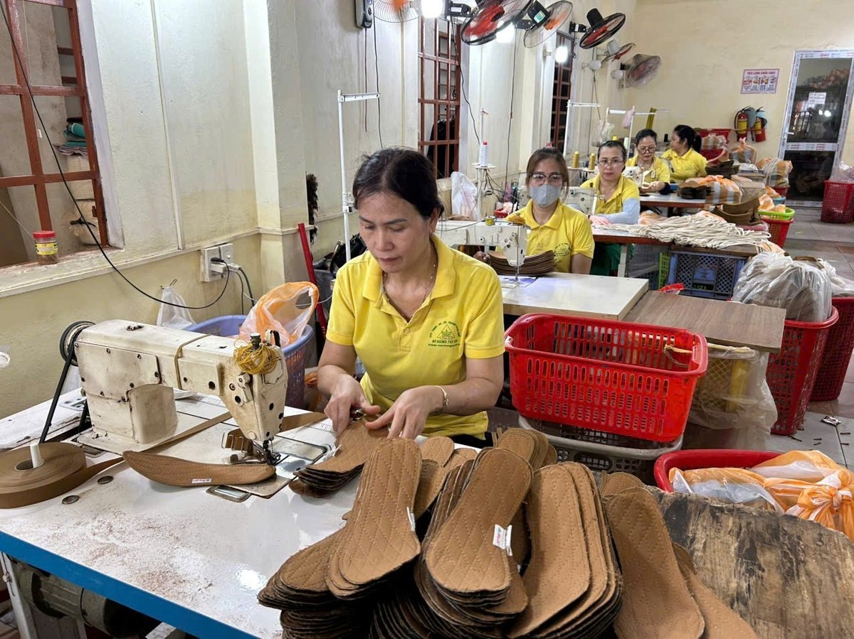 Sản phẩm lót giày Hương Quế đã từng bước chinh phục thị trường quốc tế. Ảnh: Lan Anh.