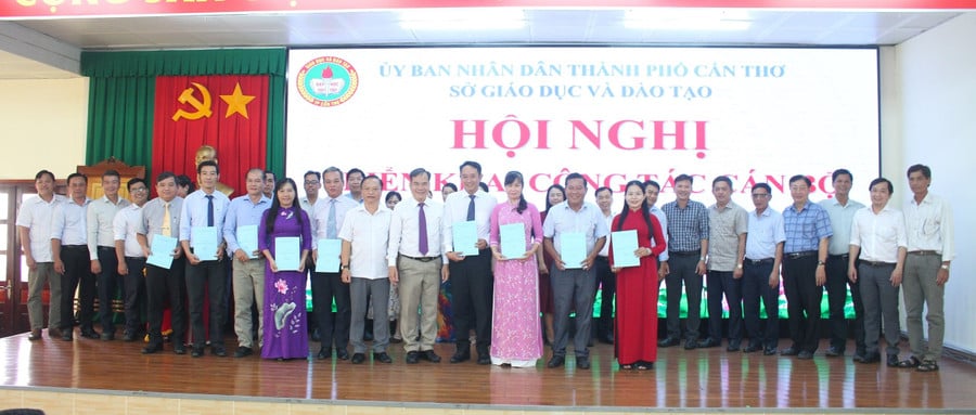 so-gd-can-tho-trao-qd-9a.jpg