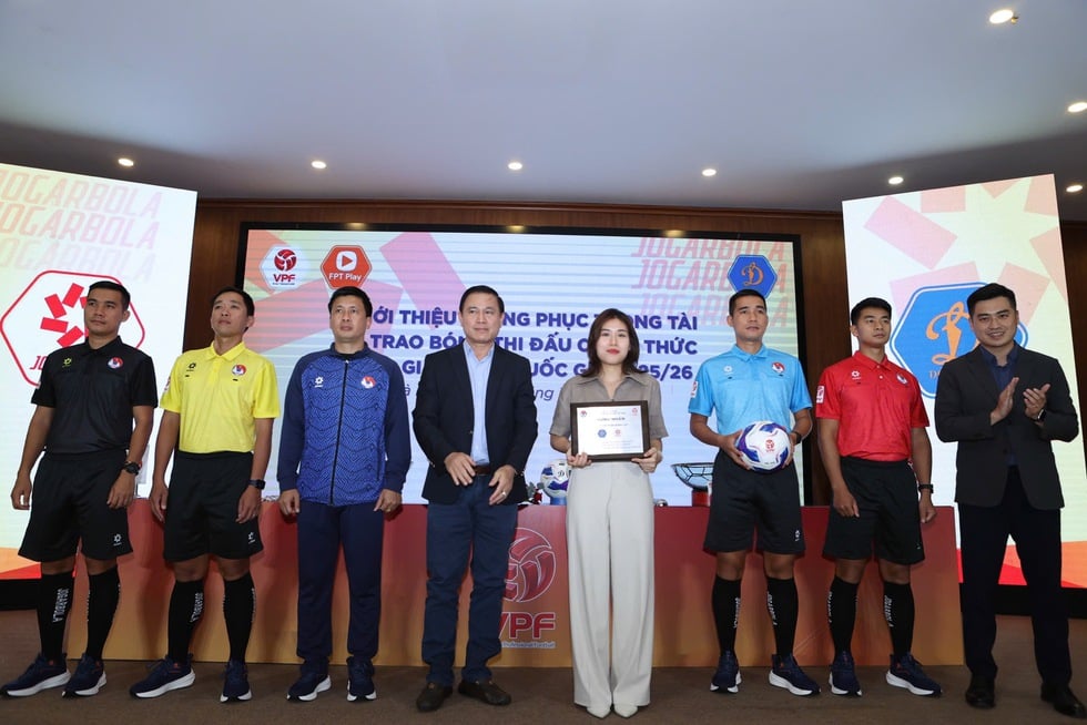 Nóng: CLB Công an TP.HCM và Becamex TP.HCM nhập cuộc, V-League cực khó đoán- Ảnh 2.