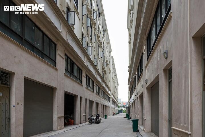 Hàng loạt shophouse đóng cửa im ỉm sau nhiều tháng không có khách thuê. (Ảnh minh họa: Minh Đức).