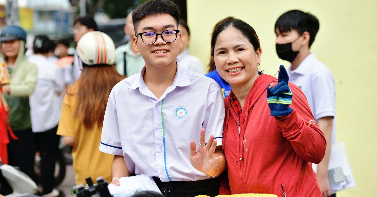 What are the scores for the new subjects in the 2025 high school graduation exam?