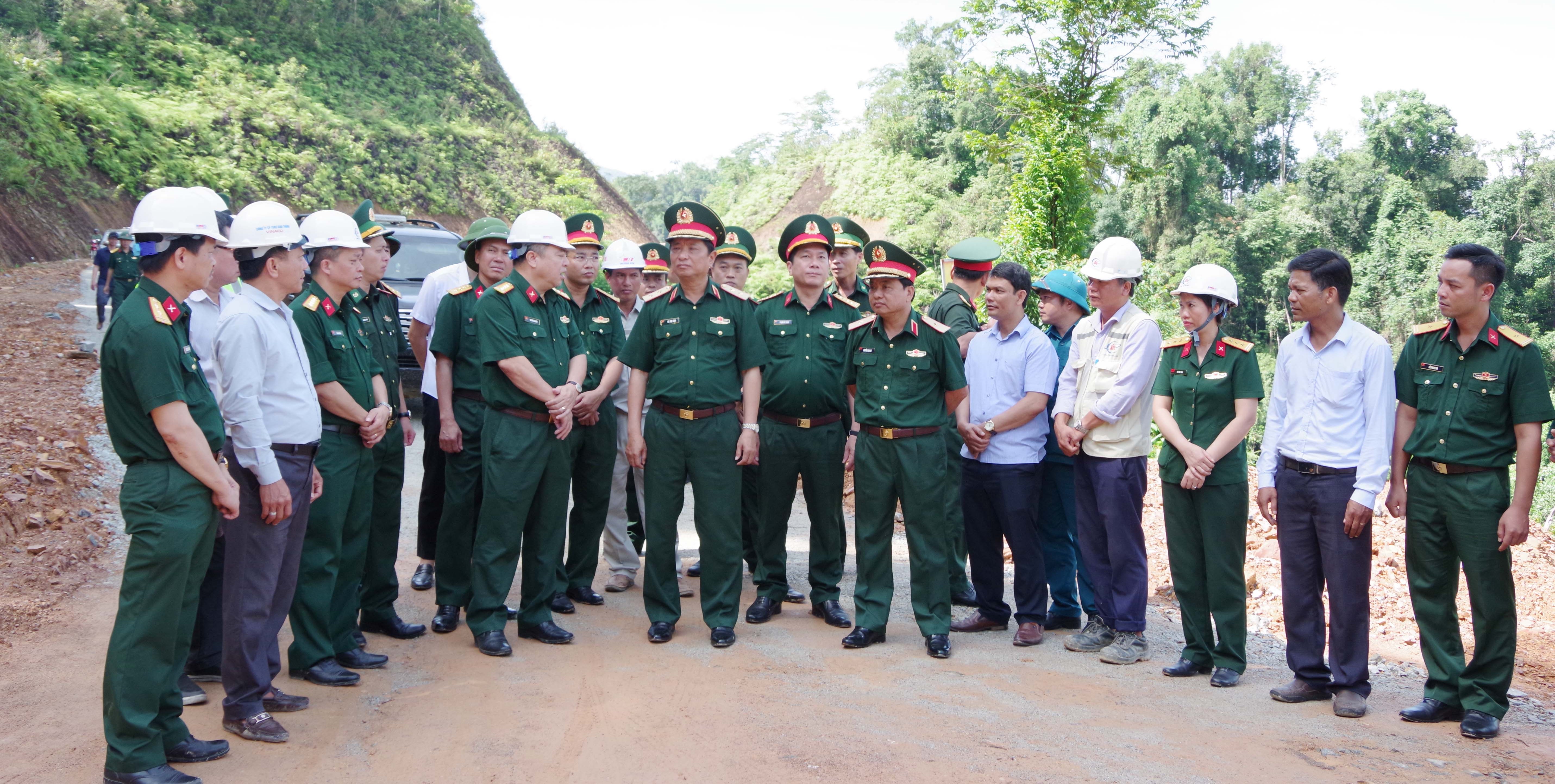 ពិនិត្យ​ដំណើរ​ការ​សាងសង់​គម្រោង​ផ្លូវ​ជាតិ​លេខ​៧៤