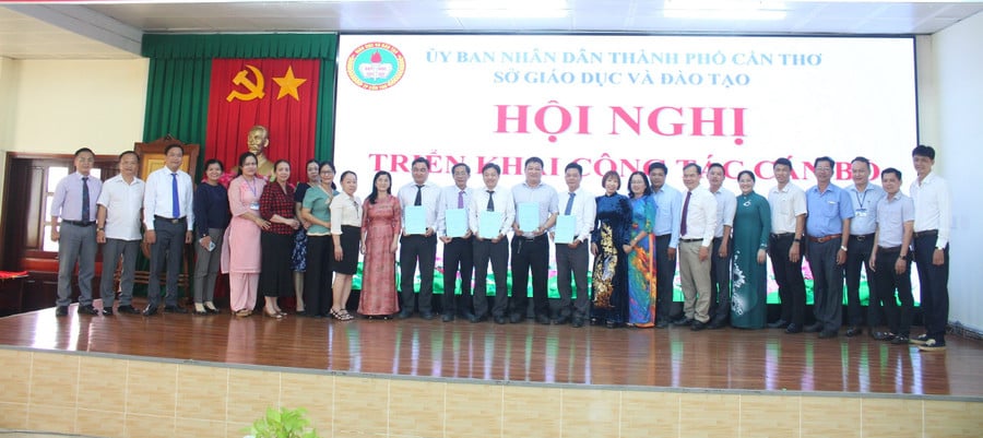so-gd-can-tho-trao-qd-3.jpg