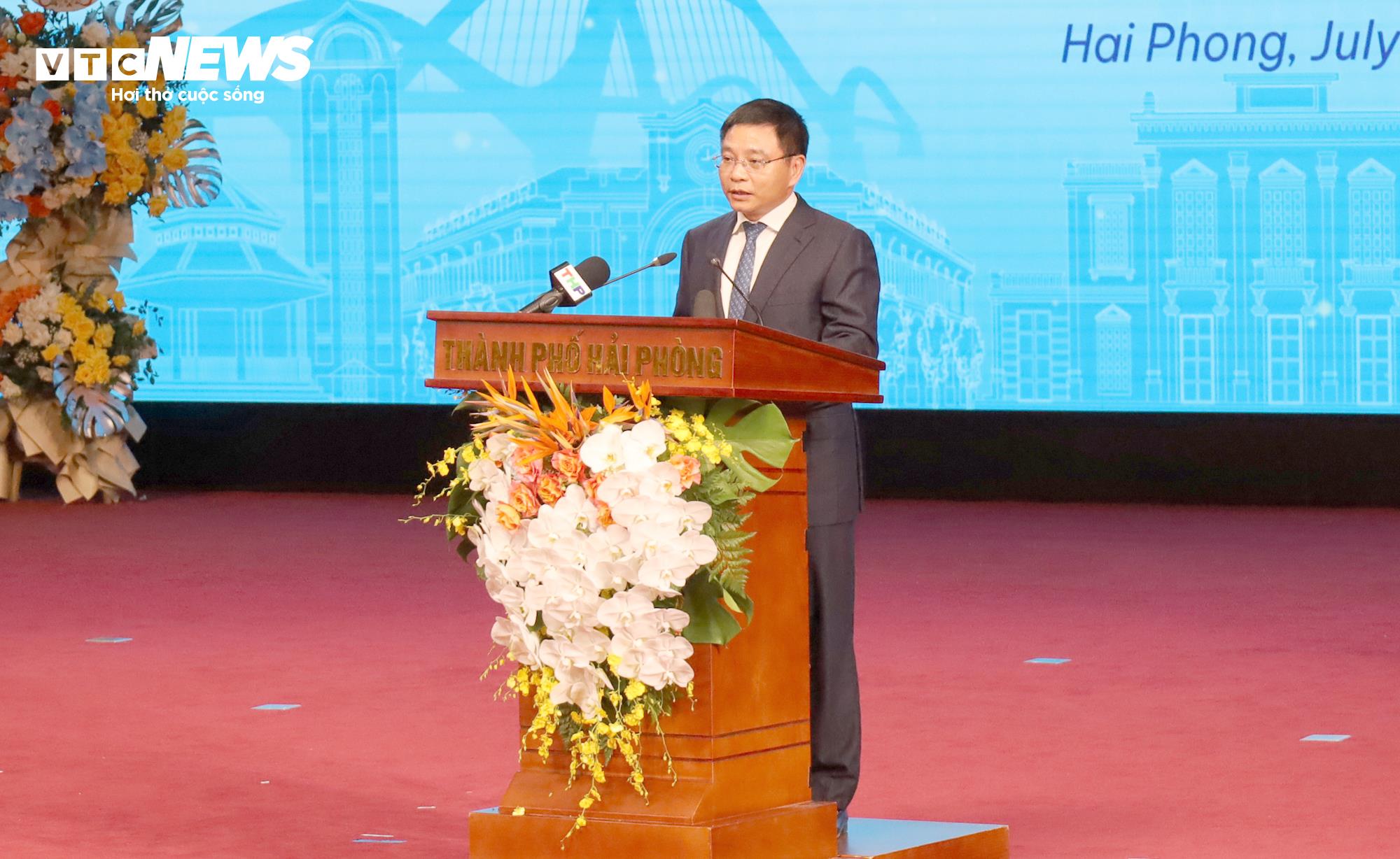 Finance Minister Nguyen Van Thang highly appreciated Hai Phong's efforts in improving the investment environment and thorough preparation to implement new financial mechanisms.