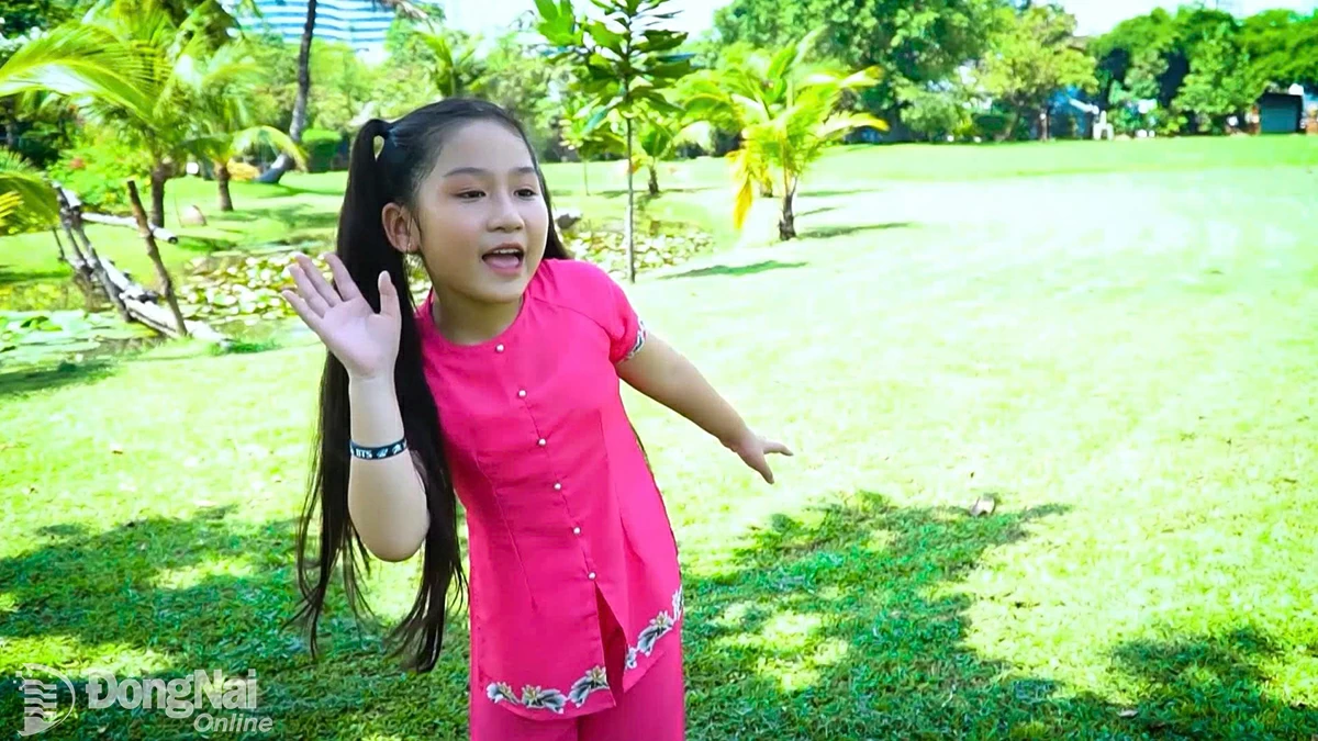 Ca sĩ Tường Vy nhí nhảnh đáng yêu trong ca khúc “Gọi trâu”, sáng tác Thảo Linh
