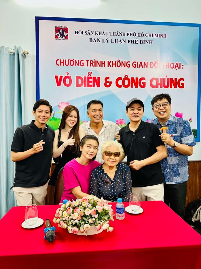 Minh Nhí, Hữu Nghĩa lo khán giả bật cười khi diễn kịch chính luận- Ảnh 4.