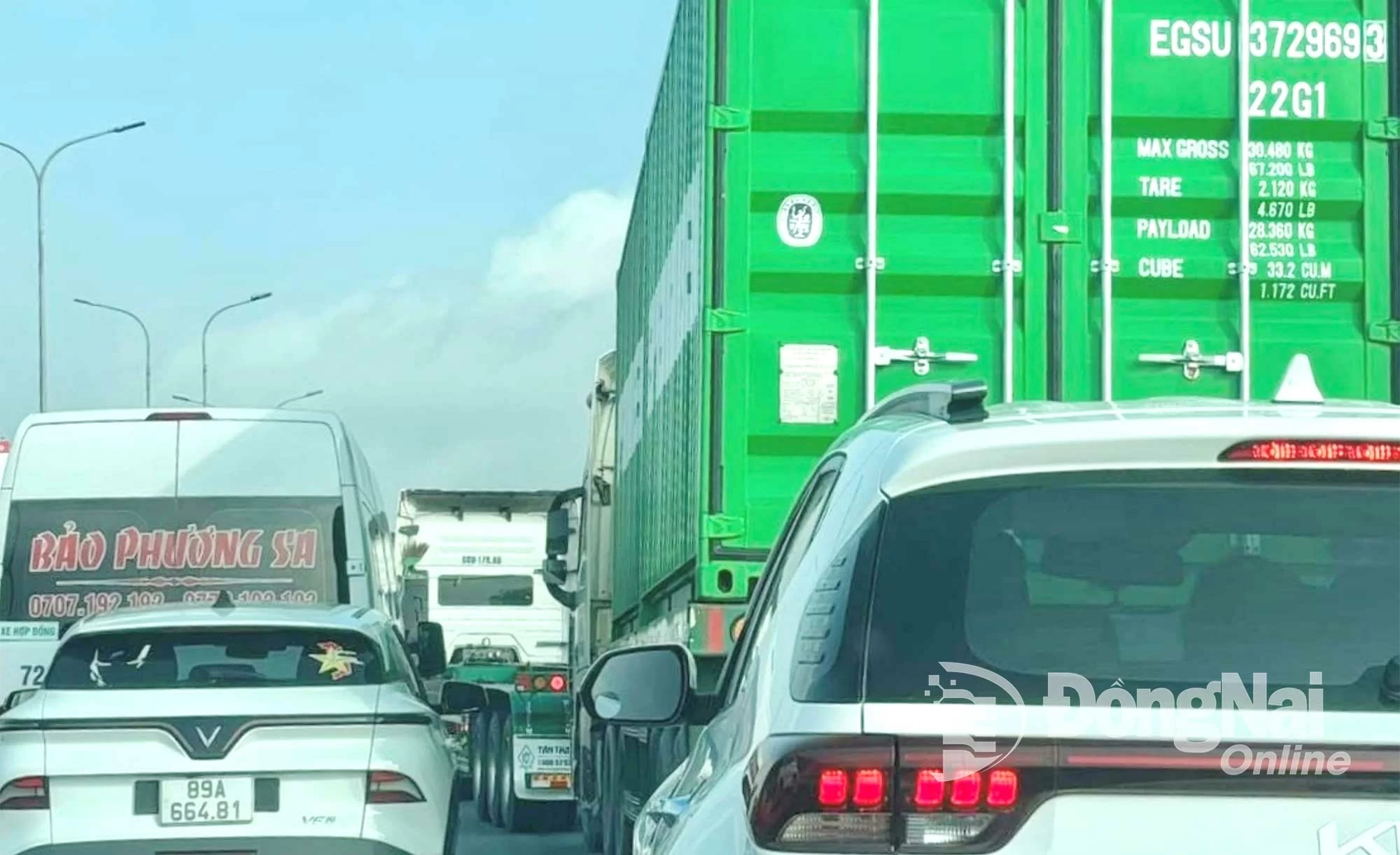 Автомобили выстроились в очередь, ожидая начала движения по скоростной автомагистрали Хошимин — Лонгтхань — Даужай утром 16 июля. Фото: Contributor