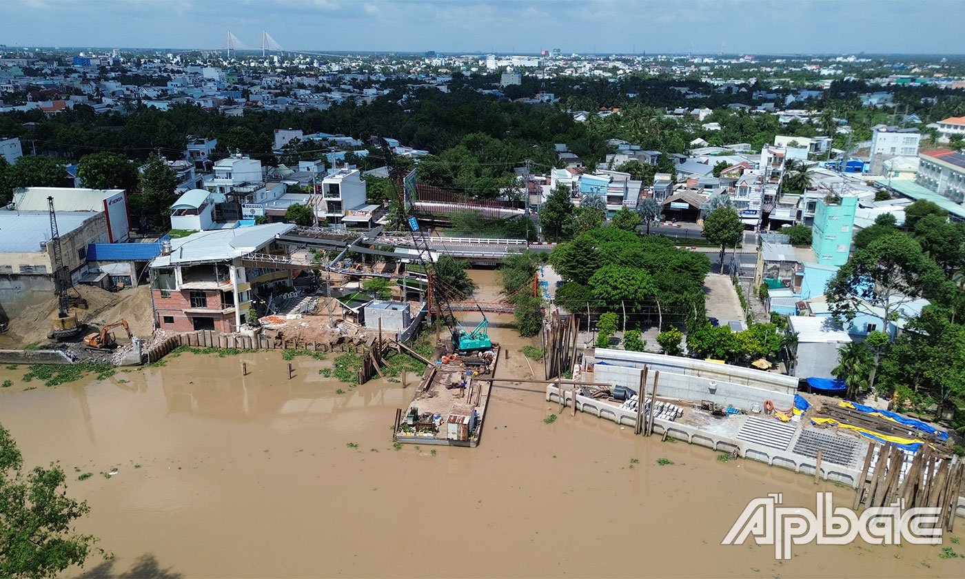 Nhà thầu đang tập trung tháo dỡ mặt bằng để triển khai thi công.