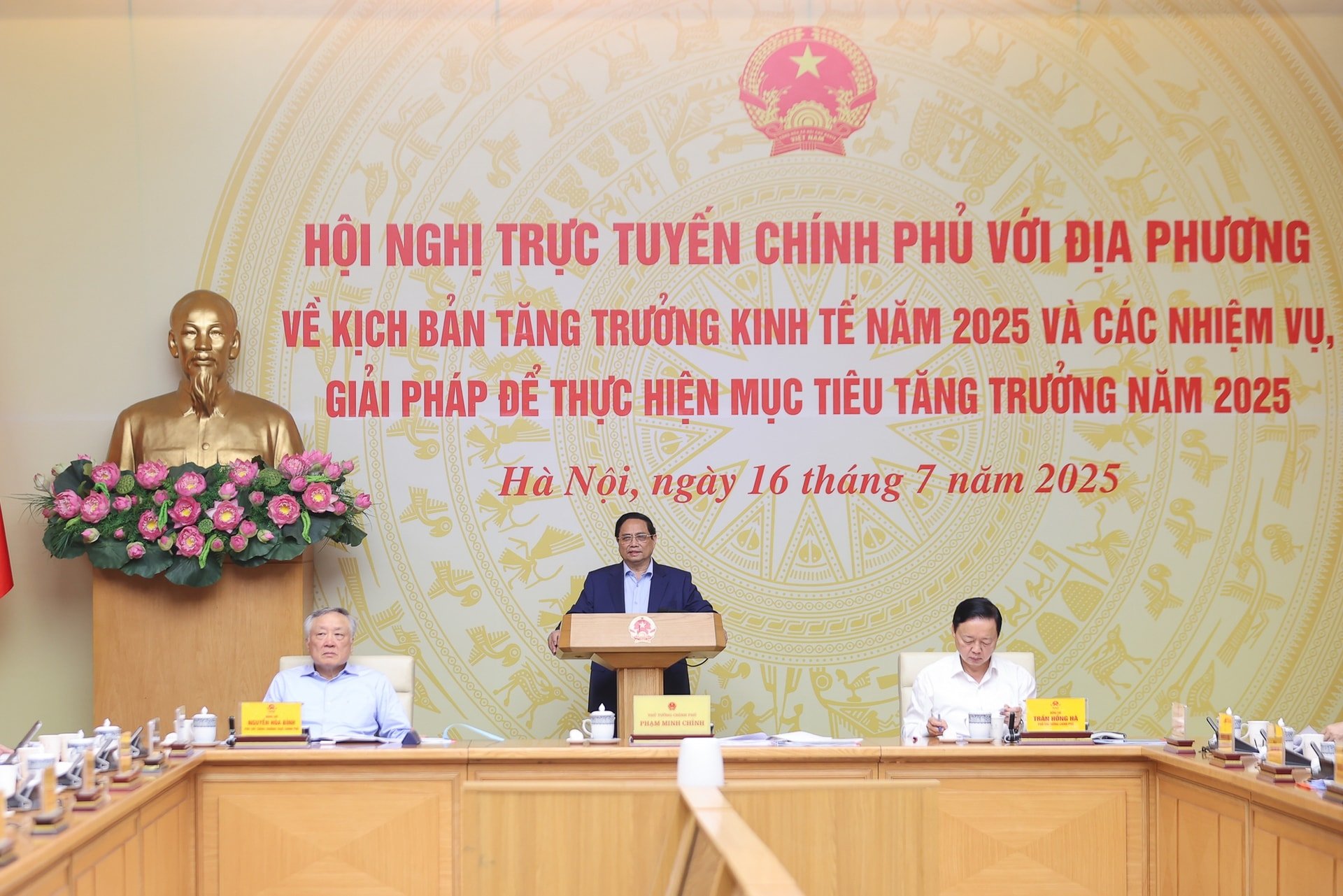 Thủ tướng: Phấn đấu tăng trưởng kinh tế năm 2025 từ 8,3-8,5%- Ảnh 1.