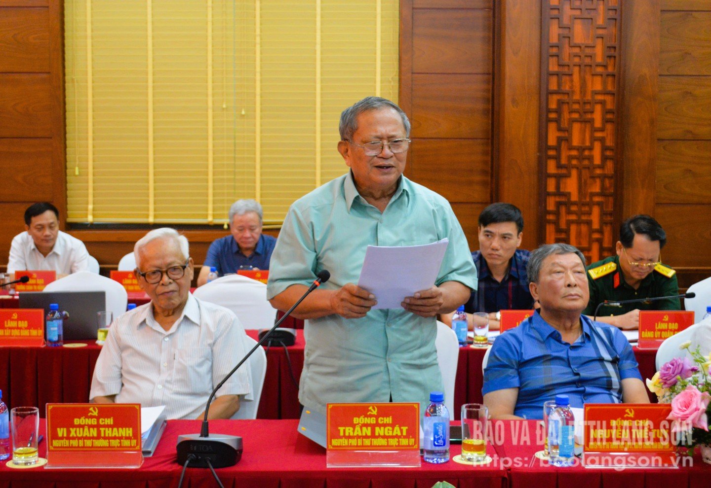 Đồng chí Trần Ngát, nguyên Phó Bí thư Thường trực Tỉnh ủy phát biểu ý kiến tại hội nghị