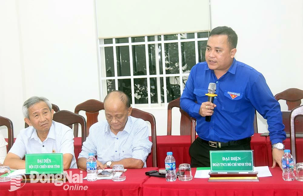តំណាង​សហភាព​យុវជន​ខេត្ត​ថ្លែង​ក្នុង​ពិធី​ចុះ​ហត្ថលេខា។ រូបថត៖ Hai Quan