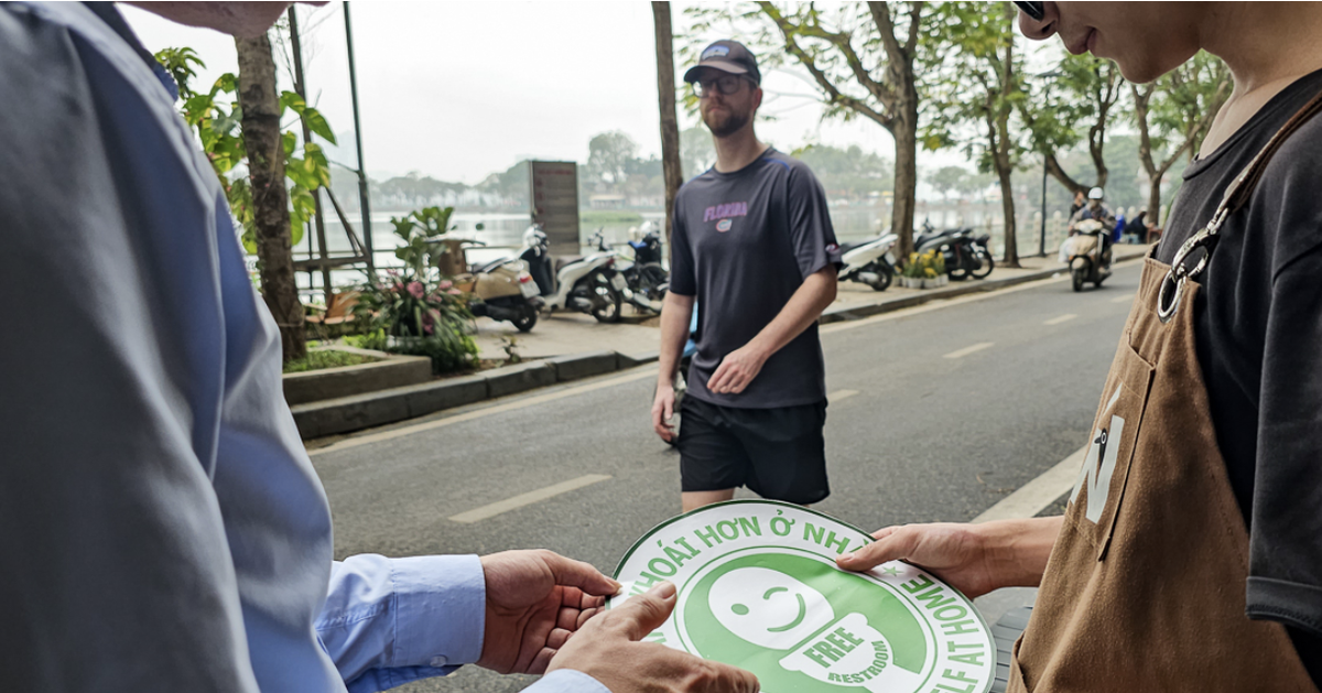 Hanoi encourages households to open toilets for tourists to use for free on September 2nd