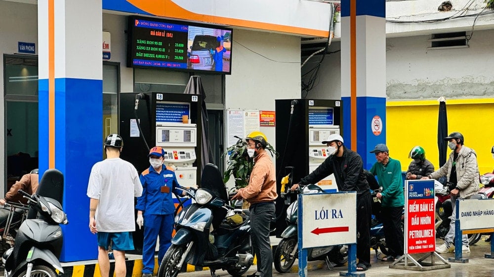Giá xăng dầu hôm nay 16/7: Thế giới giảm nhẹ, trong nước giữ đà tăng