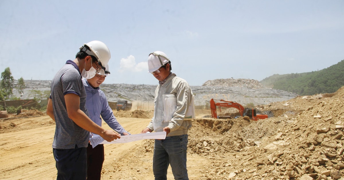 Tăng tốc thi công ở bãi rác Khánh Sơn