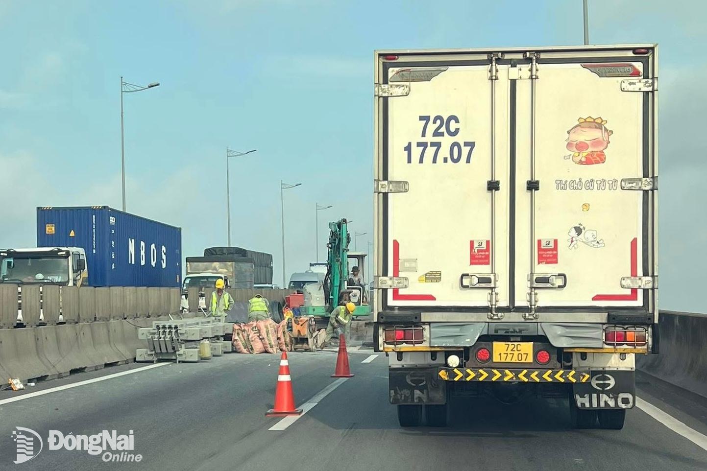 Cầu Long Thành trên đường cao tốc Thành phố Hồ Chí Minh - Long Thành - Dầu Giây sửa chữa khe co giãn từ sáng 16-7. Ảnh: Công ty Cổ phần Dịch vụ kỹ thuật đường cao tốc Việt Nam. Ảnh: CTV