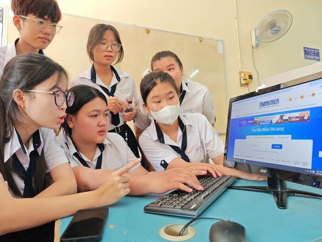 Phổ điểm thi tốt nghiệp THPT 2025: Điểm trung bình, trung vị, độ lệch chuẩn là gì? - Ảnh 1.
