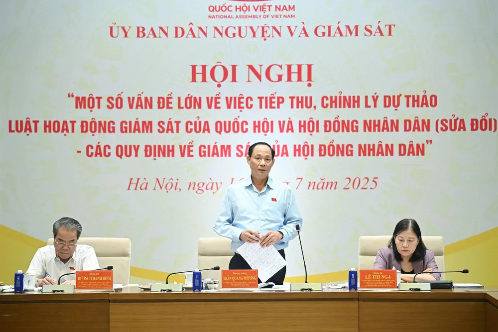 Phó Chủ tịch Quốc hội Trần Quang Phương phát biểu tại hội nghị 