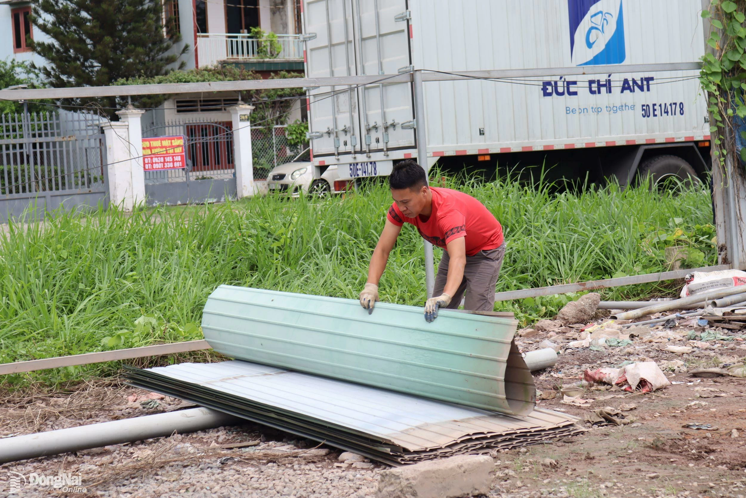 Démantèlement des travaux de construction sur le terrain du parc industriel de Bien Hoa 1. Photo : Hoang Loc