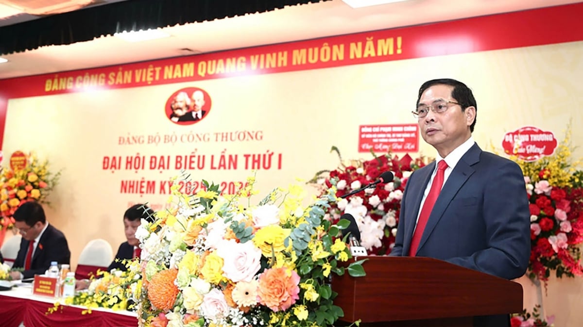 ការលើកកម្ពស់តួនាទីស្នូល និងសសរស្តម្ភនៃវិស័យឧស្សាហកម្ម និងពាណិជ្ជកម្មក្នុងការអភិវឌ្ឍន៍សេដ្ឋកិច្ចរបស់ប្រទេស