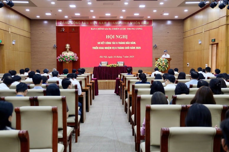 Ban Chính sách, chiến lược Trung ương tiếp tục thể hiện vai trò tham mưu chiến lược hàng đầu của Đảng về KTXH- Ảnh 1.