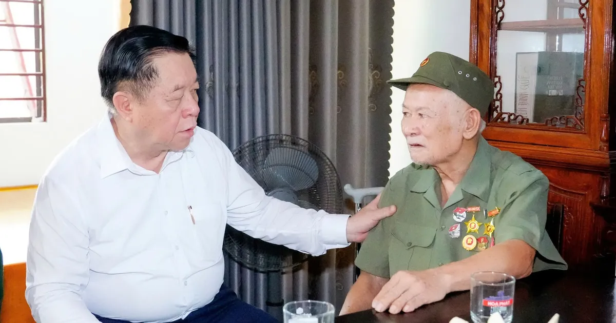 Trưởng Ban Tuyên giáo và Dân vận Trung ương thăm, tặng quà thương binh, gia đình chính sách tại Nghệ An