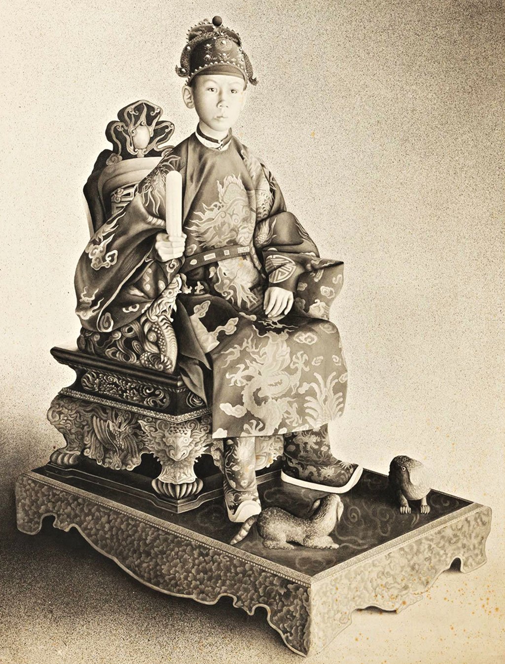 Ngai vàng 'nhí' cho vị vua thiếu niên Duy Tân- Ảnh 2.