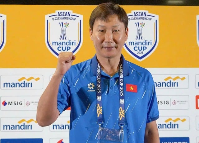 Điều khiến HLV Kim Sang-sik trở nên đặc biệt- Ảnh 1.