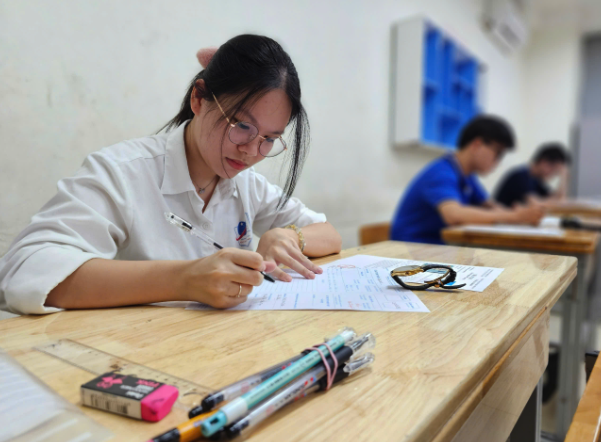 Tra cứu điểm thi tốt nghiệp THPT 2025 trên Báo Người Lao Động- Ảnh 1.