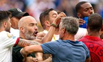 HLV Luis Enrique nói gì về hành động xấu xí với cầu thủ Chelsea?