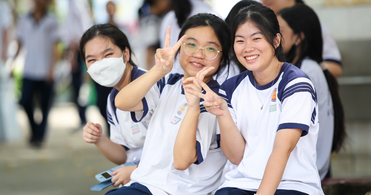 បេក្ខជន 300 នាក់ដែលមានពិន្ទុខ្ពស់ជាងគេក្នុងក្រុម B00 សម្រាប់ការប្រឡងសញ្ញាបត្រមធ្យមសិក្សាទុតិយភូមិឆ្នាំ 2025