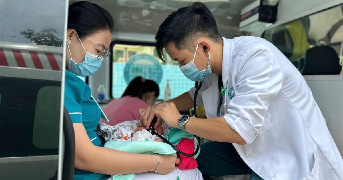 Vượt hơn 100km, cứu cháu bé người Lào sinh non ở khu vực biên giới