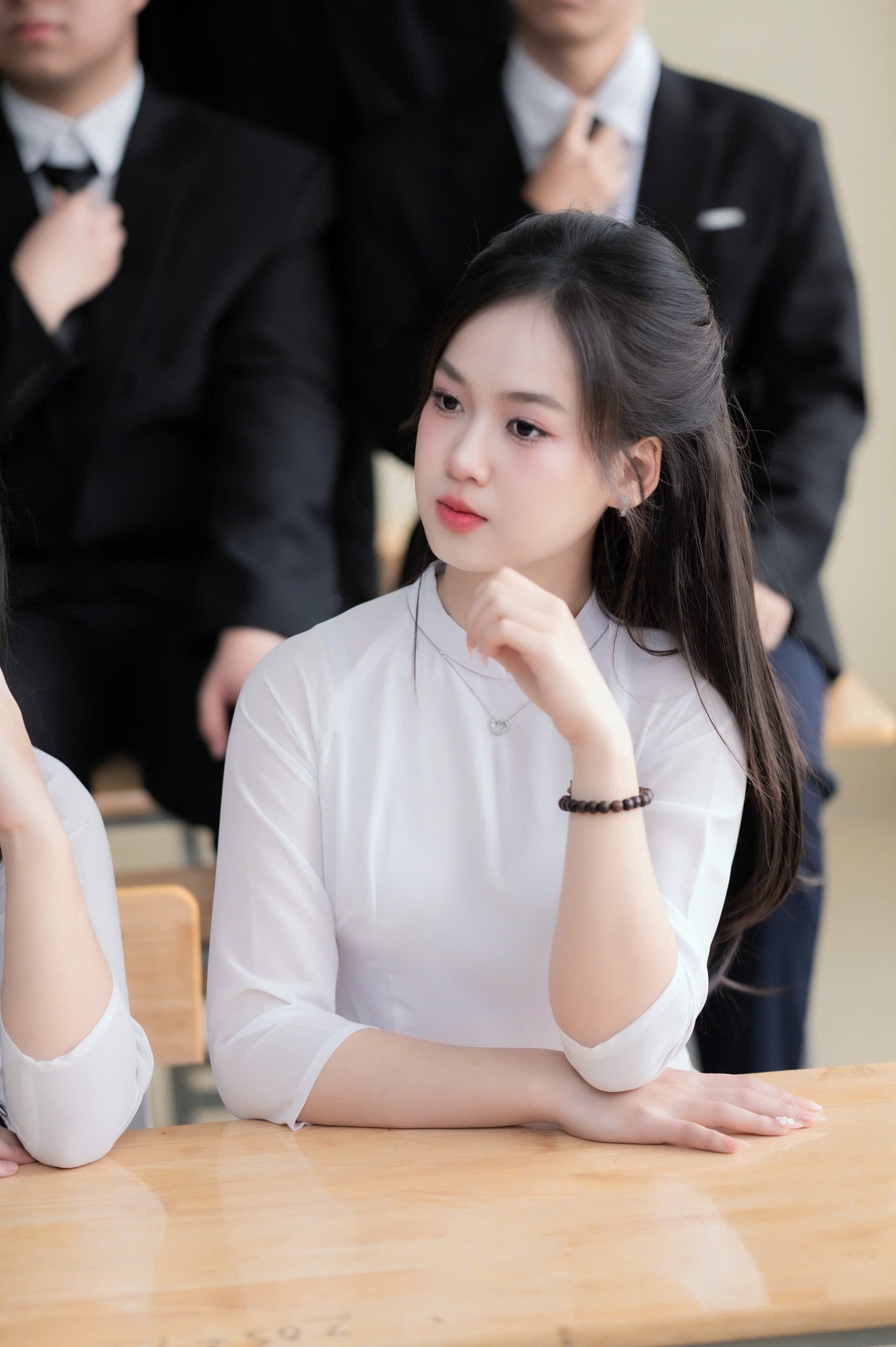 Nữ thủ khoa khối A00 gây sốt: Vẻ đẹp trí tuệ mới là bền vững nhất - 2