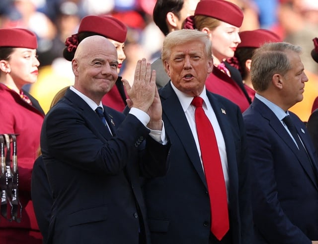 ‘Độc lạ’ Club World Cup: Tổng thống Trump giữ cúp xịn, đội vô địch Chelsea chỉ nhận bản sao- Ảnh 6.