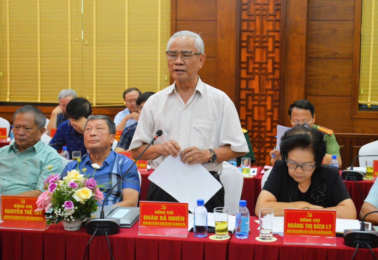 Đồng chí Đoàn Bá Nhiên, nguyên Phó Bí thư Tỉnh ủy, nguyên Chủ tịch UBND tỉnh phát biểu tại hội nghị