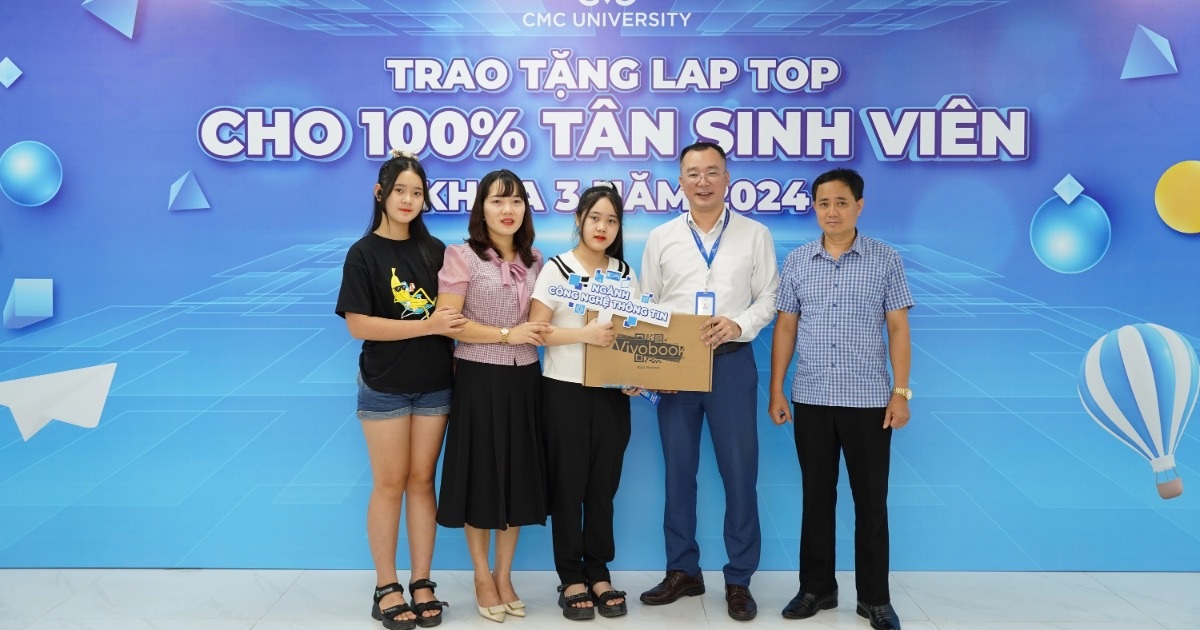 Trường Đại học CMC tặng laptop cho thí sinh đăng ký nguyện vọng 1, 2, 3