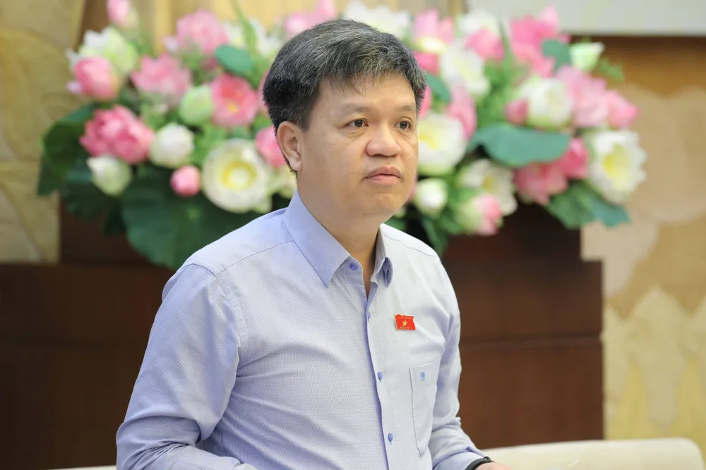 TẠ ĐÌNH THI .jpg