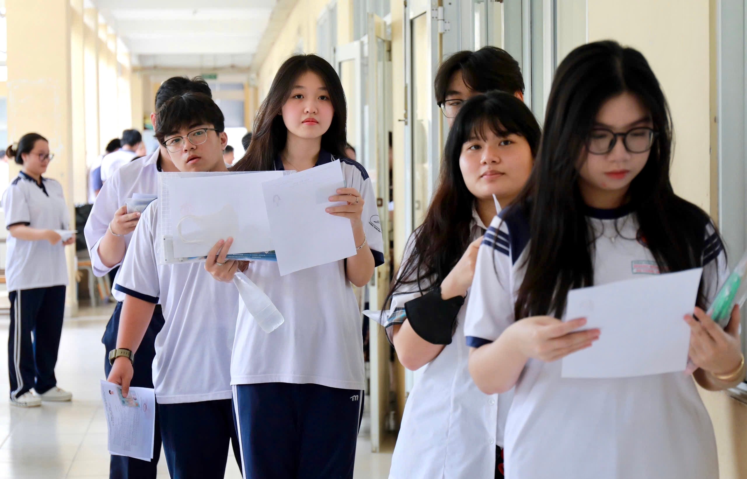 Thêm 2 trường ĐH công bố điểm sàn xét tuyển từ 15 - Ảnh 1.