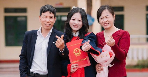 Nữ thủ khoa khối A "vỡ òa" khi hay tin đạt 3 điểm 10 thi tốt nghiệp THPT 2025