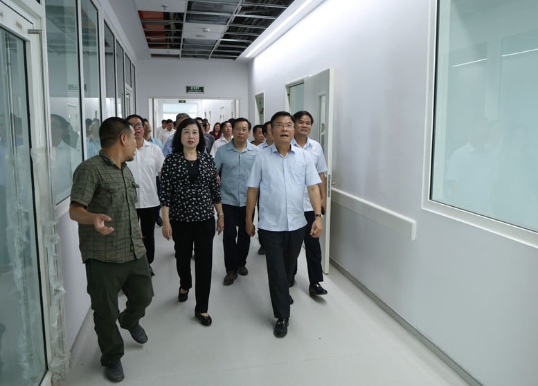 Phó Thủ tướng Lê Thành Long: Bộ Y tế báo cáo Thủ tướng việc xử lý các vướng mắc cho dự án cơ sở 2 Bệnh viện Bạch Mai và Việt Đức trước 20/7- Ảnh 1.