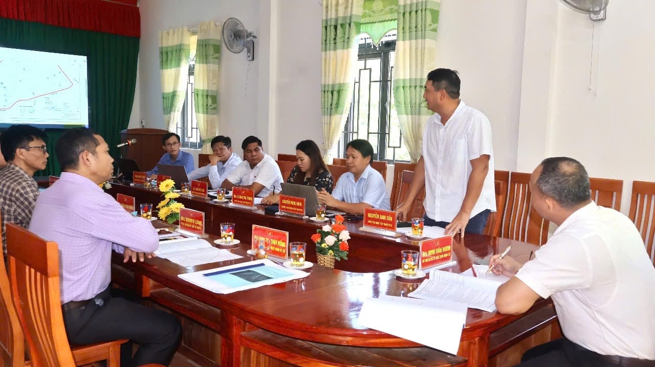 Đại diện Công ty cổ phần Tập đoàn FVG thông tin một số nội dung liên quan đến dự án Khu đô thị du lịch Bến Hiên. Ảnh: A TING HÀN