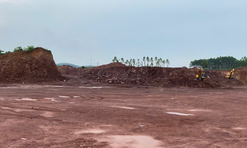 Increase the capacity of land exploitation and leveling in Kep commune to serve the project construction.