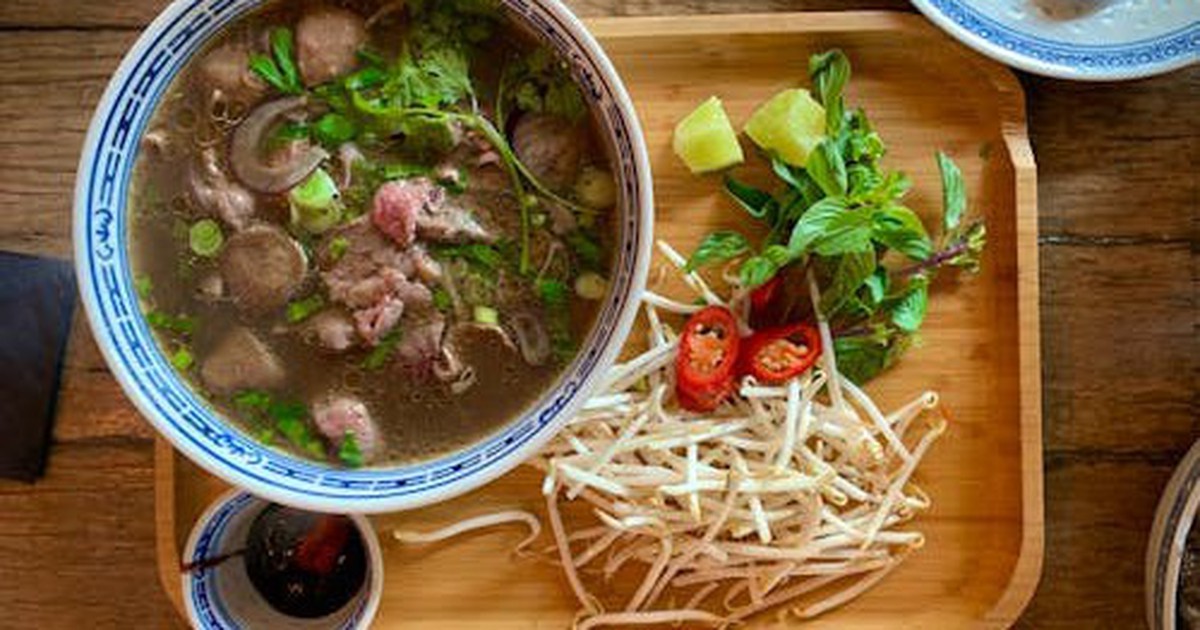 Chuyên gia giải thích 'ăn phở với giá trụng hay giá sống là tốt nhất?'