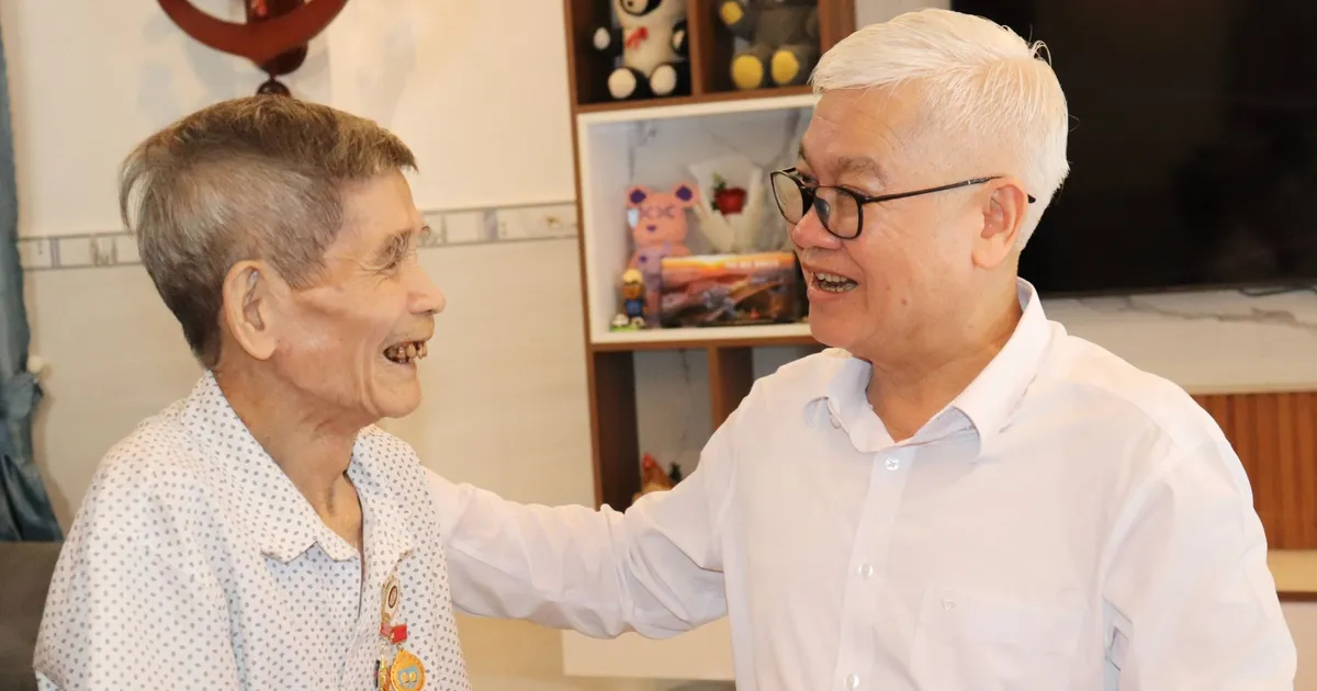Trưởng Đoàn ĐBQH TPHCM thăm hỏi cựu tù chính trị, thương binh tại đặc khu Côn Đảo