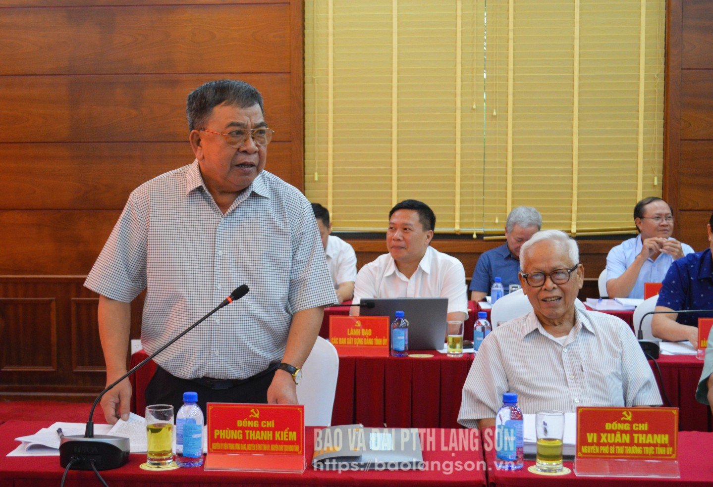 Đồng chí Phùng Thanh Kiểm, nguyên Ủy viên Trung ương Đảng, nguyên Bí thư Tỉnh ủy, nguyên Chủ tịch HĐND tỉnh phát biểu tại hội nghị